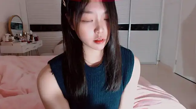 Snapshot of -Lucky_Girl chatting on 02-20-25, 11:42 -Lucky Girl online show from 02-20-25, 11:42