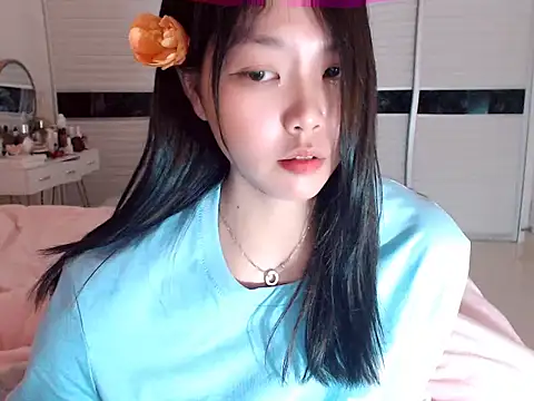 Snapshot of -Lucky_Girl chatting on 02-21-25, 11:22 -Lucky Girl online show from 02-21-25, 11:22