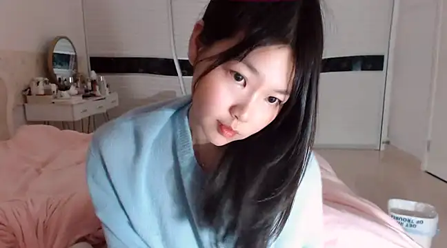 Snapshot of -Lucky_Girl chatting on 02-21-25, 02:27 -Lucky Girl online show from 02-21-25, 02:27
