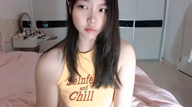 Snapshot of -Lucky_Girl chatting on 03-21-25, 11:12 -Lucky Girl online show from 03-21-25, 11:12