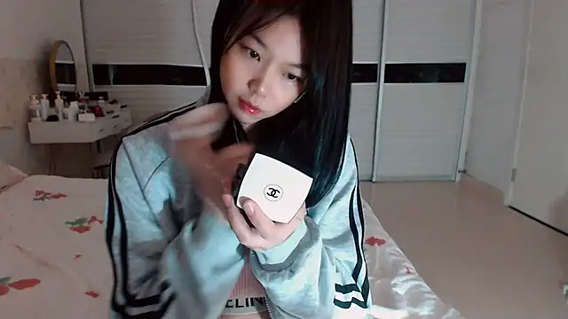Snapshot of -Lucky_Girl chatting on 09-09-25, 01:16 -Lucky Girl online show from 09-09-25, 01:16