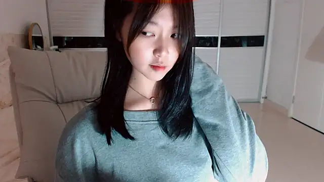 Snapshot of -Lucky_Girl chatting on 09-12-25, 02:17 -Lucky Girl online show from 09-12-25, 02:17