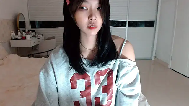Snapshot of -Lucky_Girl chatting on 09-18-25, 01:51 -Lucky Girl online show from 09-18-25, 01:51