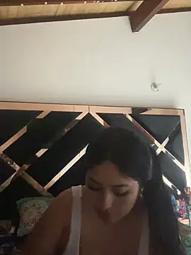emmyjhonson07 online show from 05-27-26, 12:29