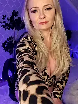 GjuliaX online show from 12-15-24, 03:31