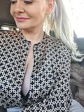 GjuliaX online show from 11-19-25, 08:36