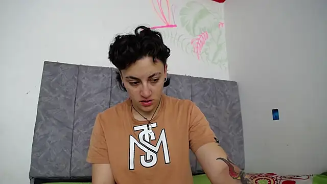 linda 33 online show from 12-15-25, 04:33