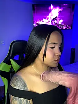 leila 22 online show from 11-16-25, 11:43