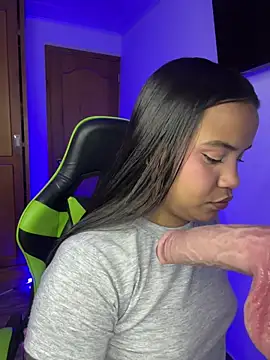 leila 22 online show from 02-13-26, 07:15