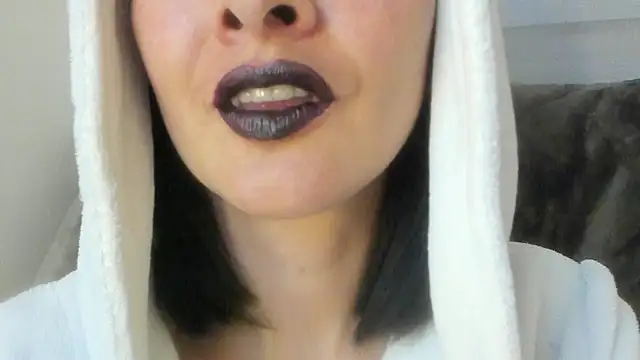 Snapshot of queen_fetish chatting on 07-15-26, 10:26 queen fetish online show from 07-15-26, 10:26