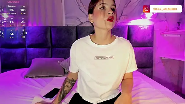 Snapshot of AnneDixie chatting on 01-29-25, 11:30 AnneDixie online show from 01-29-25, 11:30
