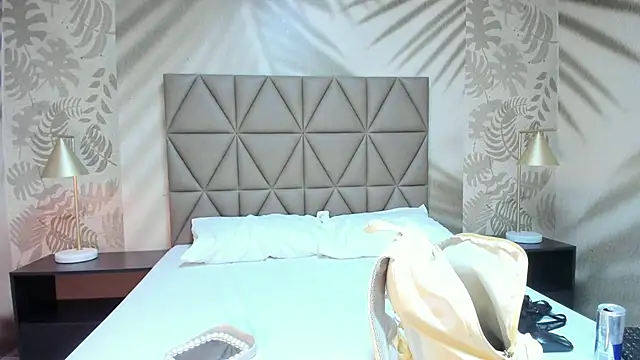 Snapshot of AnneDixie chatting on 06-07-26, 03:32 AnneDixie online show from 06-07-26, 03:32
