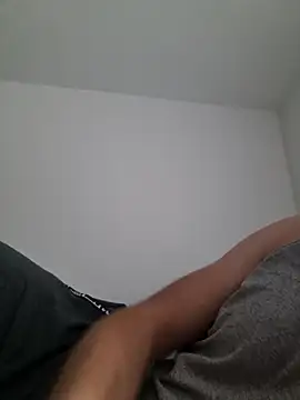 Snapshot of suarez1235 chatting on 11-17-25, 09:37 suarez1235 online show from 11-17-25, 09:37