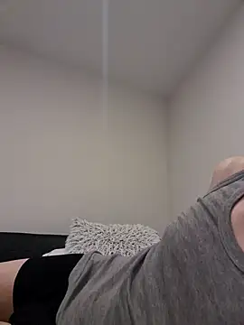 Snapshot of suarez1235 chatting on 12-02-25, 10:16 suarez1235 online show from 12-02-25, 10:16