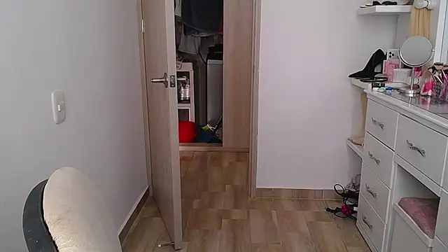 Barbie girl 69 online show from 04-09-26, 05:29