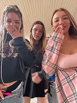 RollingGirls online show from 03-29-26, 01:11