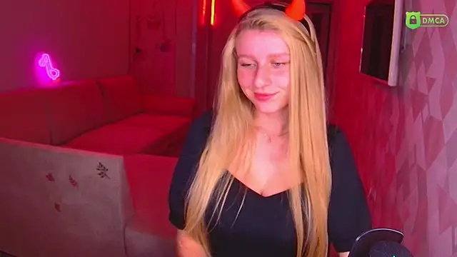 AmaliaQueen online show from 10-30-25, 03:02