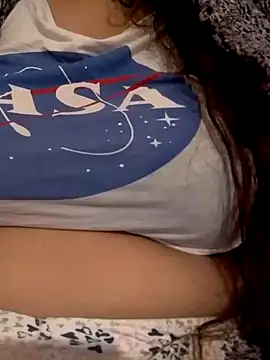 Snapshot of Zanoba-16 chatting on 12-17-25, 09:37 Zanoba-16 online show from 12-17-25, 09:37