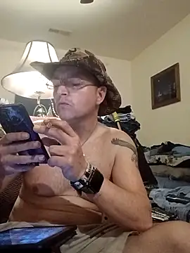 Snapshot of Lovinglife421 chatting on 04-06-26, 10:27 Lovinglife421 online show from 04-06-26, 10:27