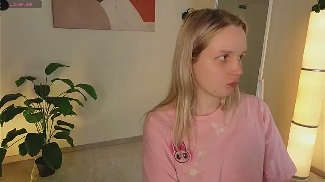 Beatrica Klein online show from 11-10-25, 04:17