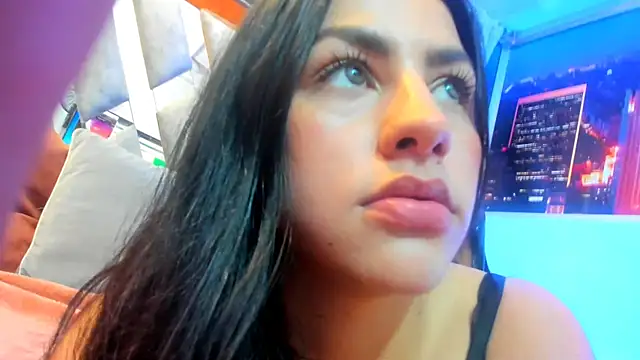 Snapshot of Kendall_Sophy chatting on 01-20-25, 11:10 Kendall Sophy online show from 01-20-25, 11:10