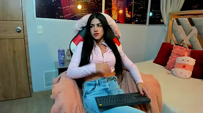 Snapshot of Kendall_Sophy chatting on 03-03-25, 07:17 Kendall Sophy online show from 03-03-25, 07:17