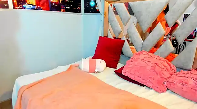 Snapshot of Kendall_Sophy chatting on 03-03-25, 10:31 Kendall Sophy online show from 03-03-25, 10:31