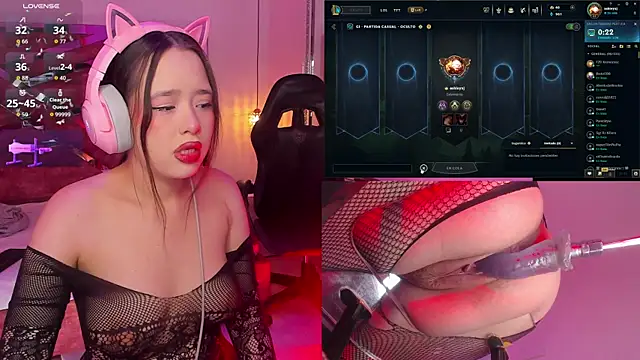 Ashley sa online show from 11-28-25, 05:32