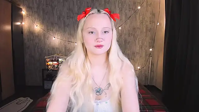 MariaMango online show from 11-22-25, 01:37