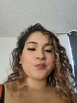 Sara smiiith211 online show from 11-30-25, 06:56