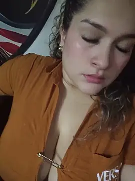 Sara smiiith211 online show from 05-23-26, 12:49