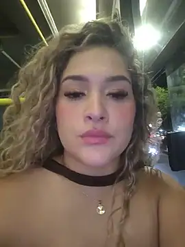 Sara smiiith211 online show from 07-11-26, 11:50
