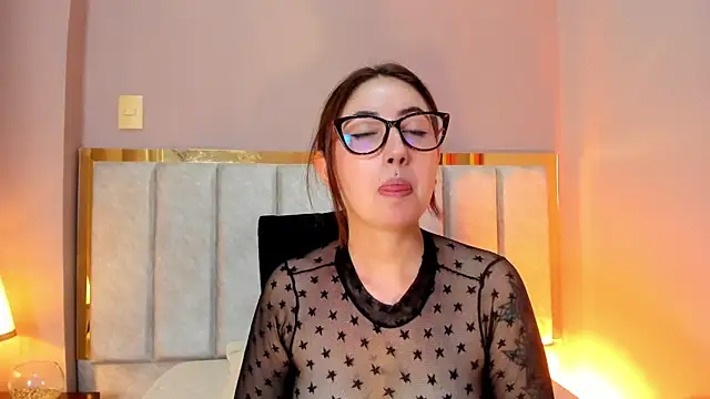 Emilywatsonn online show from 11-29-25, 12:24