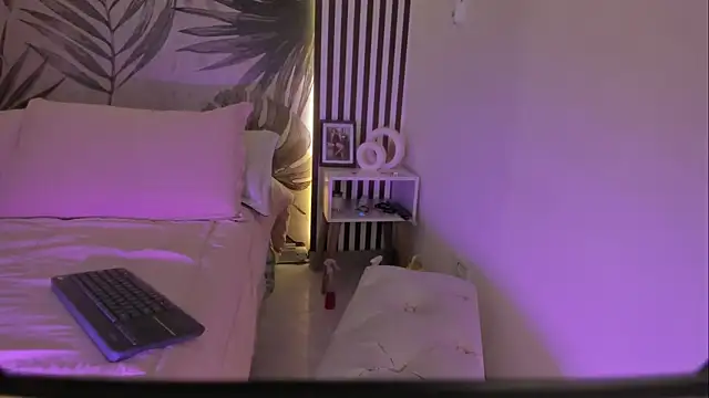 Snapshot of Samaantha-White chatting on 07-01-26, 11:12 Samaantha-White online show from 07-01-26, 11:12