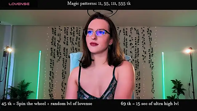 Snapshot of Alicia_x_art chatting on 05-31-26, 04:03 Alicia x art online show from 05-31-26, 04:03