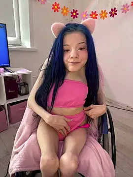 MiniSophiaa online show from 04-13-26, 08:09