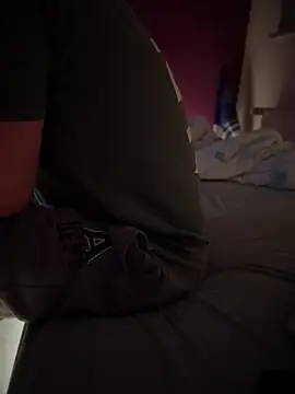 Snapshot of Bennyben8604 chatting on 12-20-24, 01:36 Bennyben8604 online show from 12-20-24, 01:36