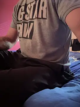 Snapshot of Bennyben8604 chatting on 02-23-25, 01:53 Bennyben8604 online show from 02-23-25, 01:53