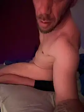 Snapshot of Bennyben8604 chatting on 02-24-25, 02:30 Bennyben8604 online show from 02-24-25, 02:30