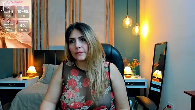 Snapshot of Melanie_silver_ chatting on 06-03-26, 09:09 Melanie silver online show from 06-03-26, 09:09