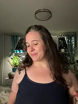 Snapshot of sylviahhh chatting on 07-14-26, 01:41 sylviahhh online show from 07-14-26, 01:41