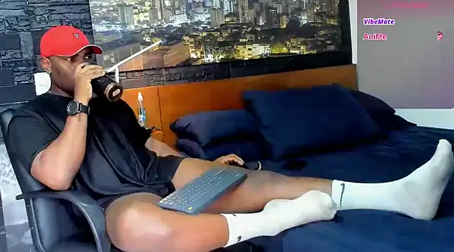 Snapshot of thomas_santtos1 chatting on 03-21-25, 01:01 thomas santtos1 online show from 03-21-25, 01:01
