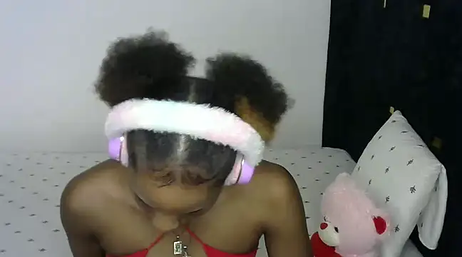 Queeen model online show from 12-12-24, 08:03