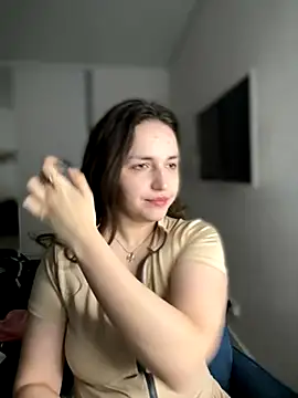 HoneySweetBee online show from 11-28-25, 11:18