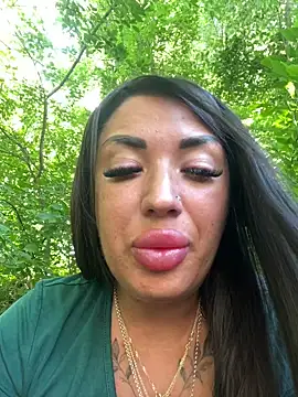 Snapshot of RuslanaXX chatting on 06-19-26, 05:23 RuslanaXX online show from 06-19-26, 05:23