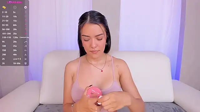 lexiethompson  online show from 07-09-26, 12:20