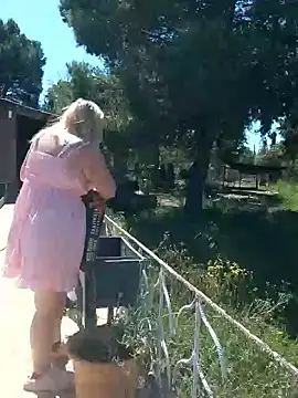 BecciDeluxe online show from 04-17-26, 09:56