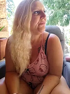 BecciDeluxe online show from 05-31-26, 11:17