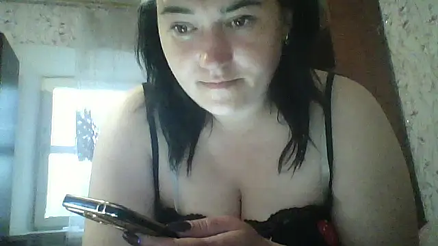 HollyLaBerry online show from 05-12-26, 06:43
