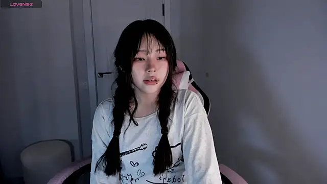 hee young11 online show from 10-26-25, 07:31